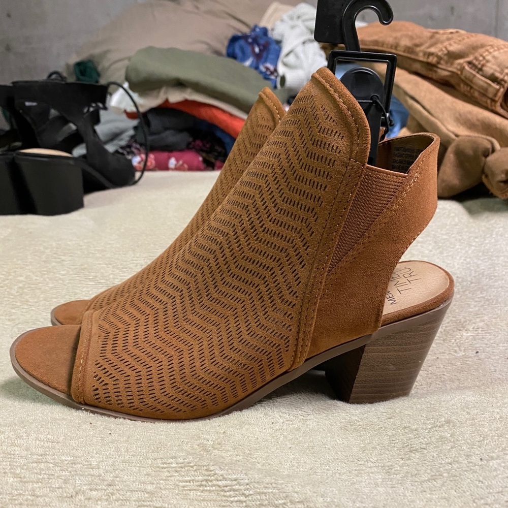 peep toe heeled sandals
